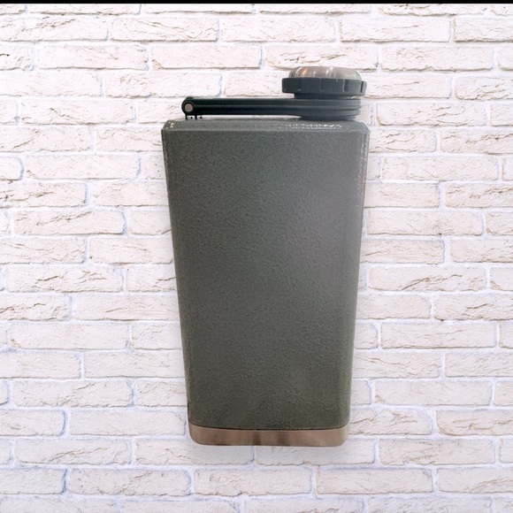 Stanley Green Flask 8 oz. - Picture 2 of 7